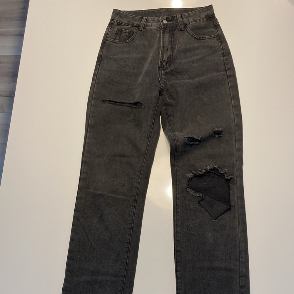 Distress mom jeans
